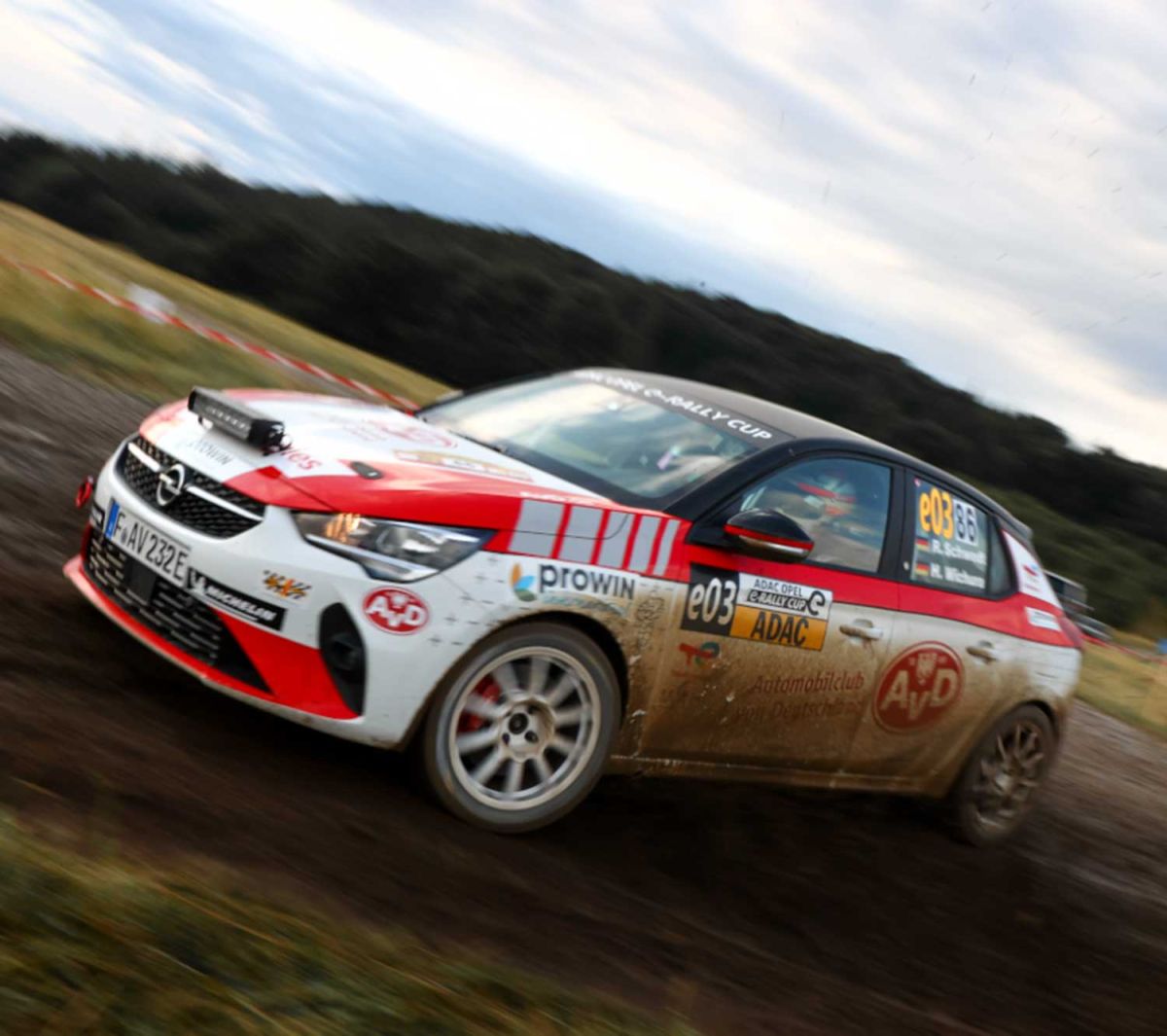 Rallyefahren mit Meerblick – AvD Teams beim Lauf zum Opel e-Rally Cup Rallyefahren mit Meerblick – AvD Teams beim Lauf zum Opel e-Rally Cup