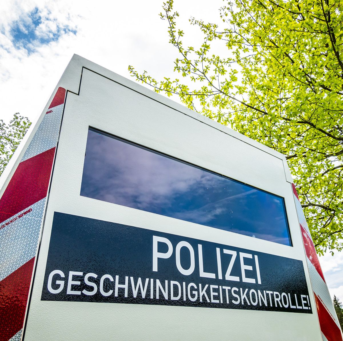 Geschwindigkeitsmessung durch die Polizei Geschwindigkeitsmessung durch die PolizeiFooTToo/Shutterstock