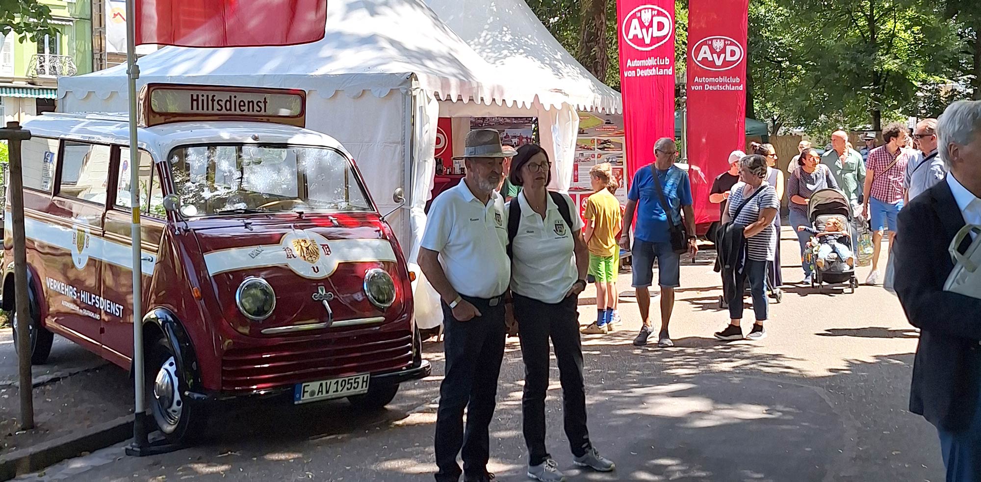 Historische Fahrzeuge und Rennsimulatoren beim Oldtimer-Meeting Baden-Baden© AvD