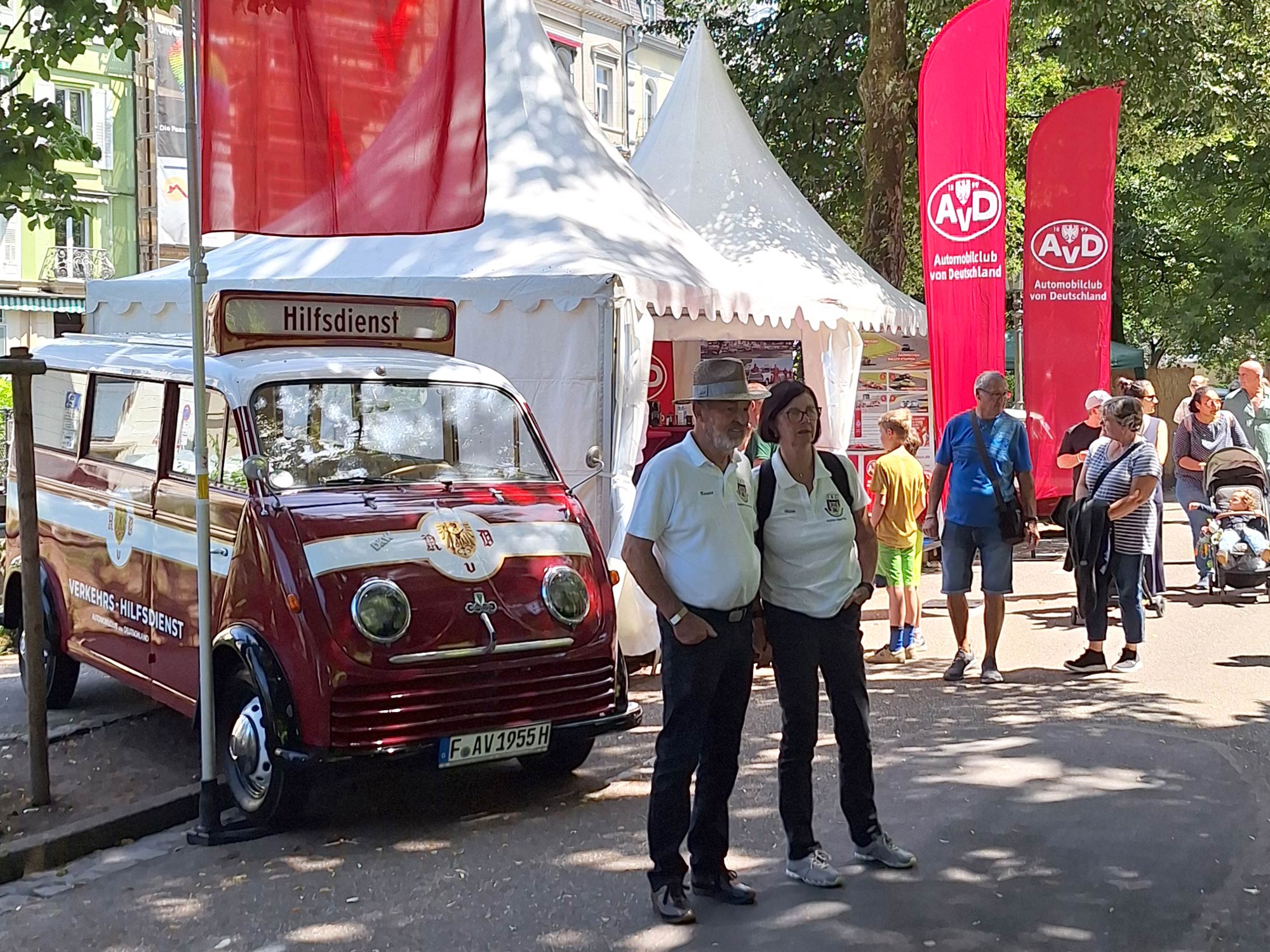 Historische Fahrzeuge und Rennsimulatoren beim Oldtimer-Meeting Baden-Baden© AvD