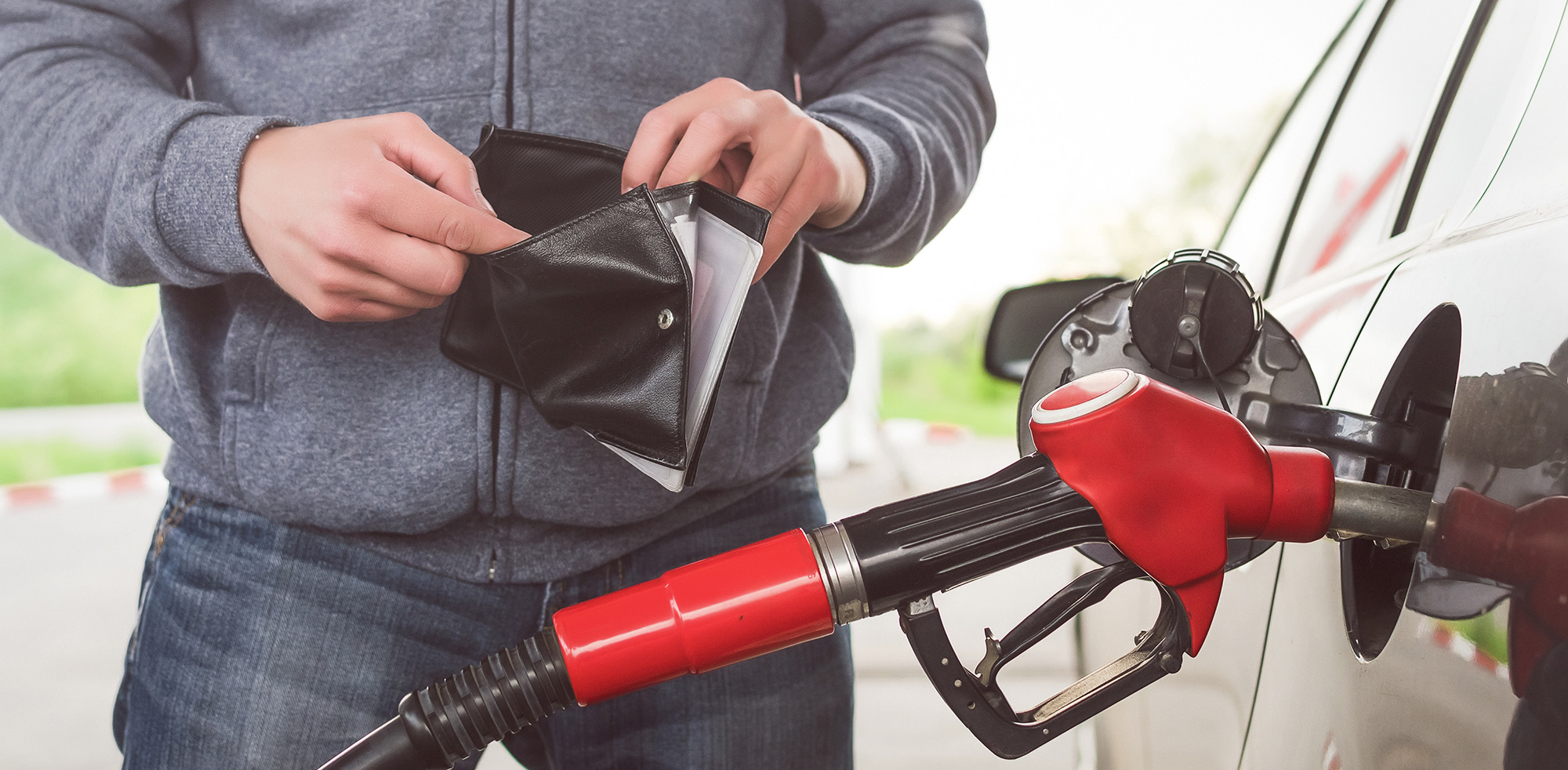 Steigende Kosten beim Tanken Steigende Kosten beim Tankenn_defender/Shutterstock