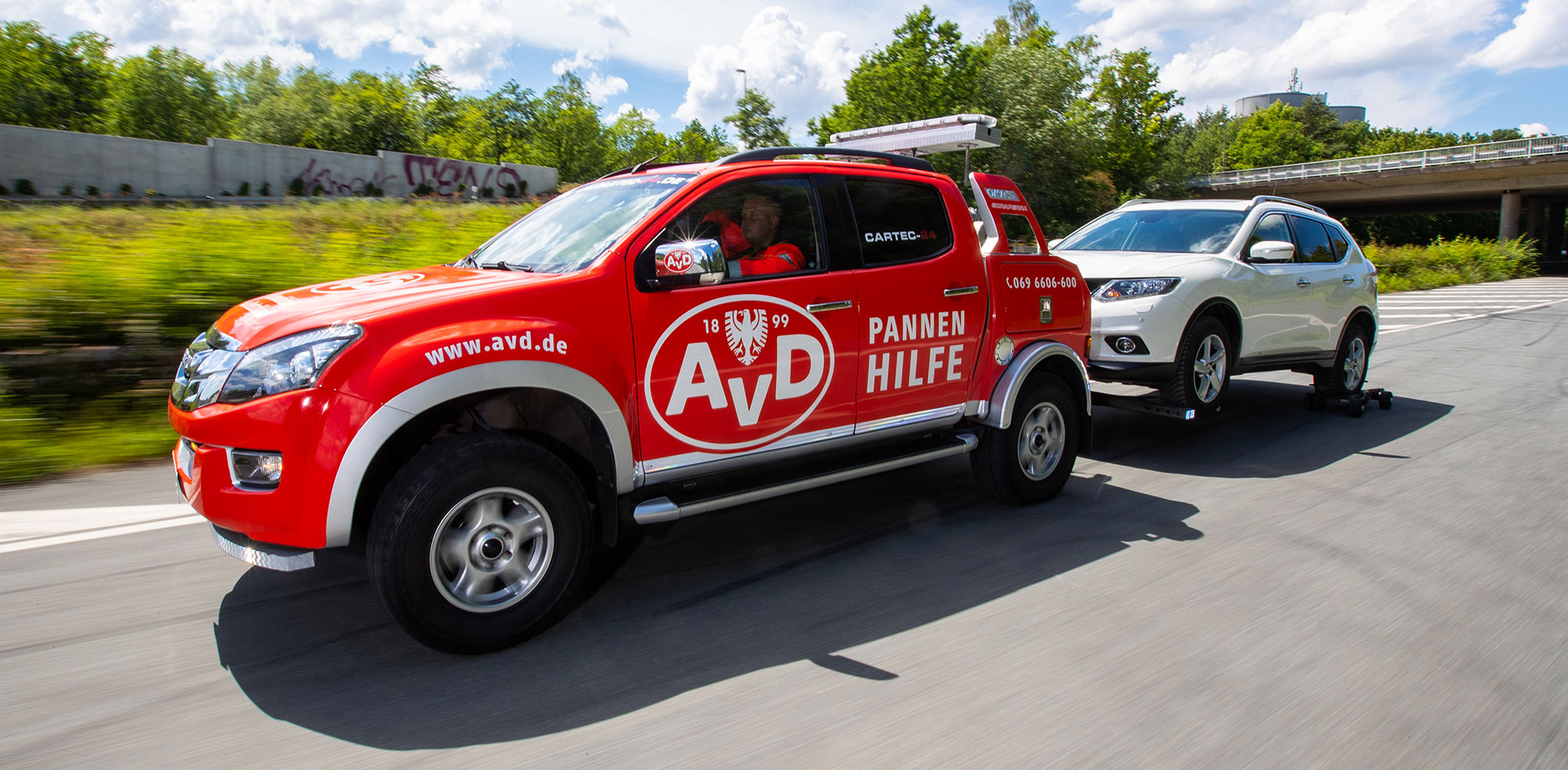 AvD Pressemeldung - AvD Pannenhelfer bei einer AutopanneHOCH ZWEI/Michael Kunkel (Photographer)
