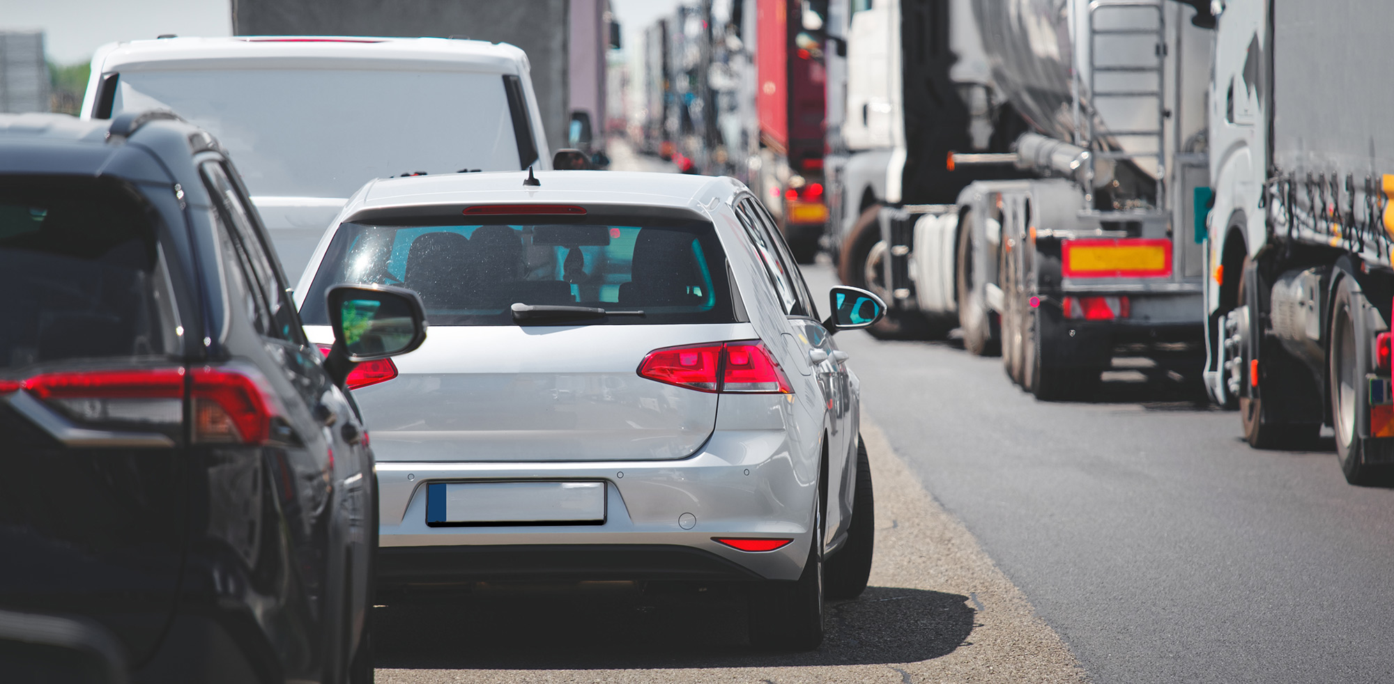 AvD Pressemeldung - Häufiger Spurwechsel kann Stau verursachen AvD Pressemeldung - Häufiger Spurwechsel kann Stau verursachenCopyright (c) 2024 ddisq/Shutterstock. No use without permission. (Photographer)