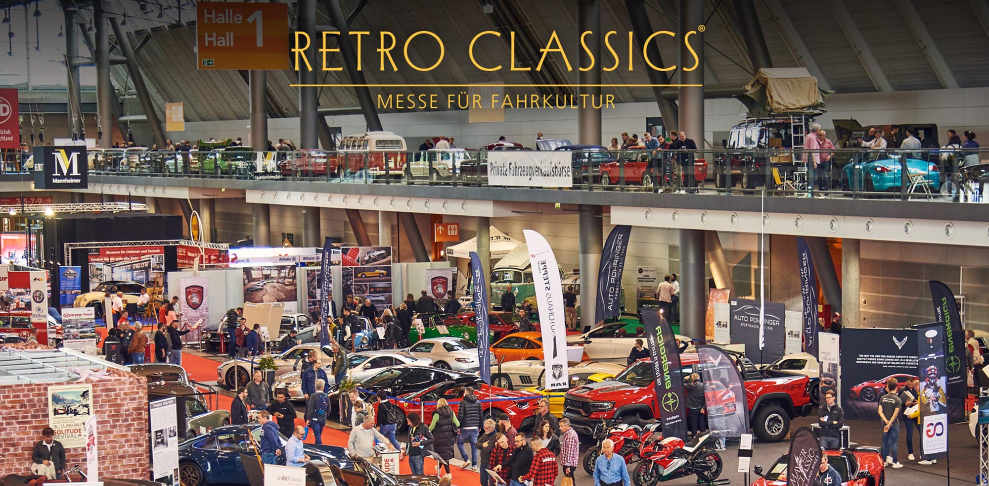 AvD Pressemeldung - Besucher auf dem Stand des AvD bei den Retro Classics in Stuttgart