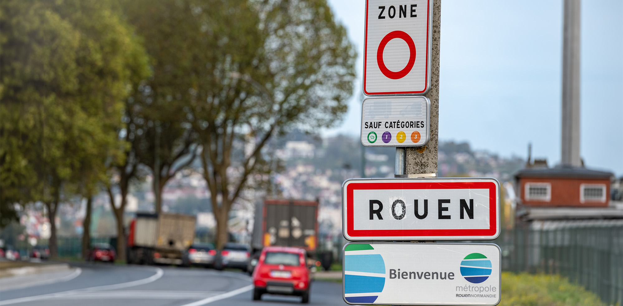 Verkehrszeichen in Frankreich Verkehrszeichen in Frankreich© Leitenberger Photography / Shutterstock.com