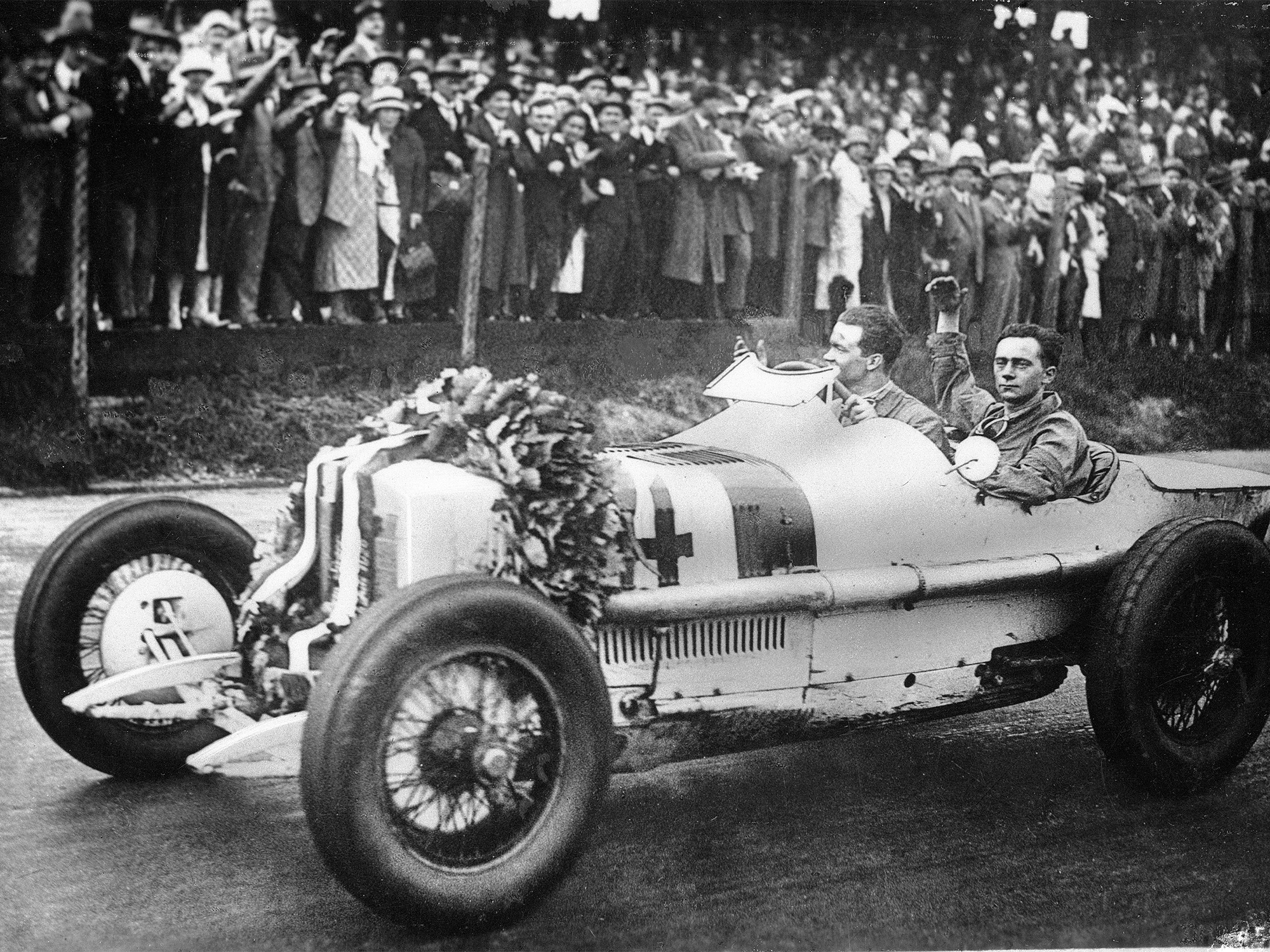 Rudolf Caracciola gemeinsam mit seinem Beifahrer Eugen Salzer © Mercedes-Benz AG